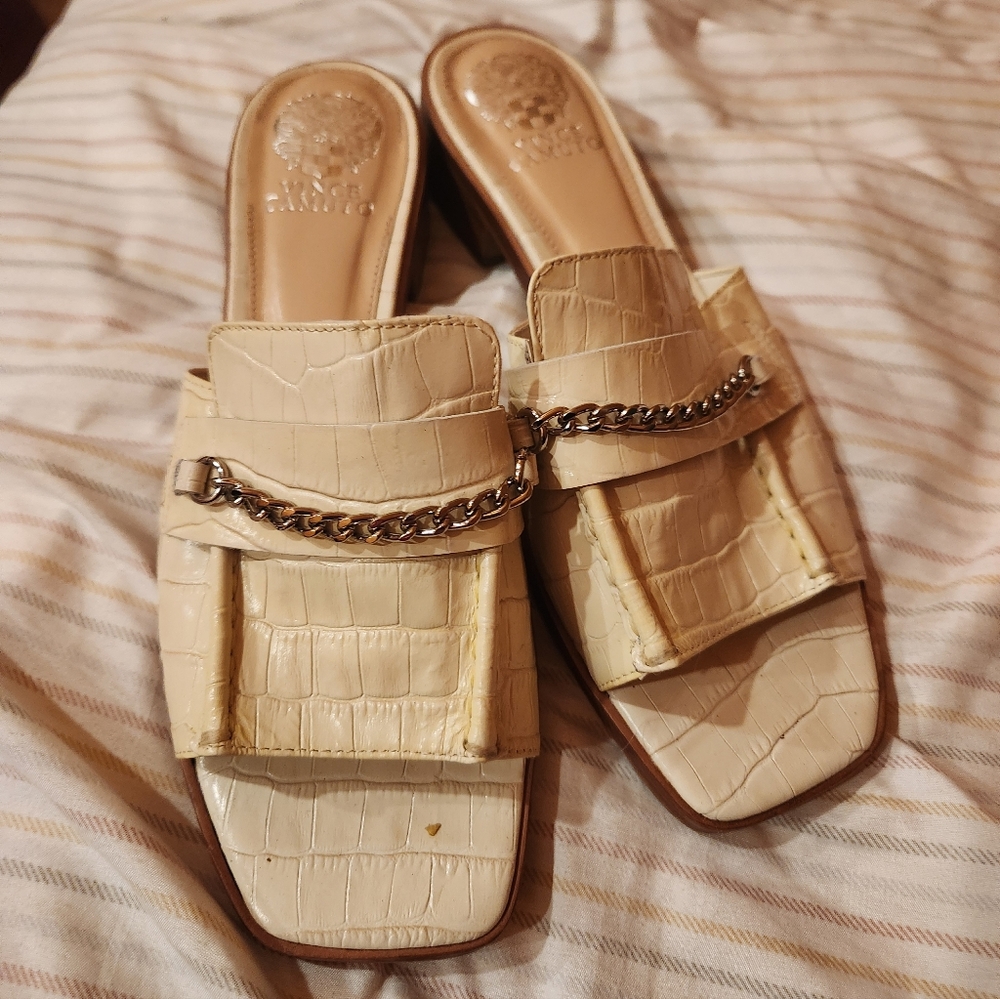 Elegant Cream Chain-Detail Women’s Slides
